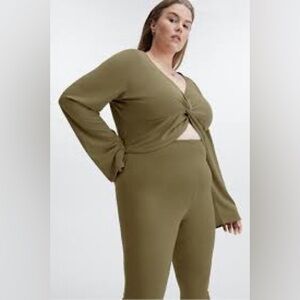 Fabletics Sleek Knit Twist Front Cropped Top 2X Olive